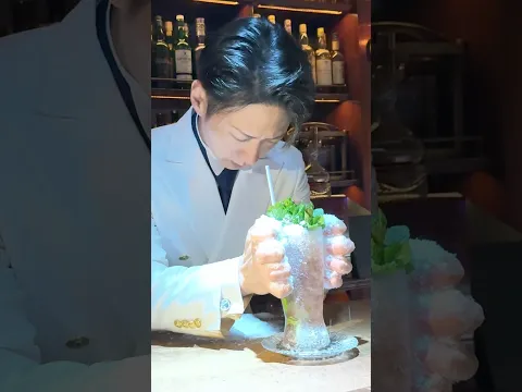 世界一バズってるバーテンダー！麻布十番にあるセンティフォリアでは世界一のバーテンダー駒井さんのバーパフォーマンスが楽しめます！独創的で芸術性の高い演出が最高でした #japanesefood