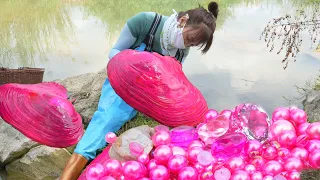 🔥🔥Stunning Discovery by the River's Edge: Beautiful Girl Finds Rare Gems Inside Bizarre Mussel Shell