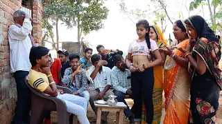 लड़की देखने आए उदंड लोगों ने ऐसा क्या कह दिया की लड़की को अपना पूरा कपड़ा खोल कर दिखाना पड़ा
