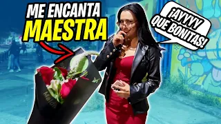 SE LIGA A LA MAESTRA DE TIKTOK EN LA ESCUELA | LE DIÓ ROSAS Y ESTO PASÓ