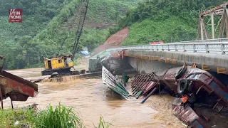 Khoảnh khắc Tàu hút cát 100 tấn cũng bị "nghiền nát" dưới sức mạnh của dòng lũ Yên Bái