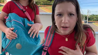 A MARIA CLARA TROLLOU O PAI QUANDO ELE FOI REVISTAR A MOCHILA ESCOLAR VOLTANDO DA ESCOLA