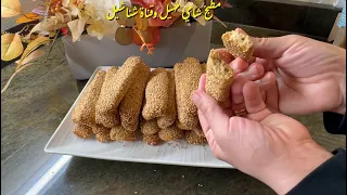 وزعت للجيران وعلمتهم على جاي عراقي مهيل 👈 على طريقه الافران بالضبط  كعك ابو السمسم صار عدهم ادمان
