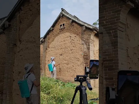 a man paint 🎨 his Clay house 🏡 with water 🌊