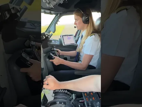First officer in a control | Wonderful Takeoff 🛫 #pilot #aviation #pilotlife #pilotlicense #takeoff