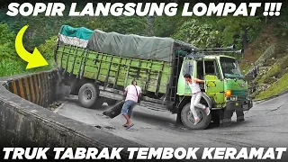 TEREKAM JELAS !!! Sopir Langsung Lompat, Detik Detik Truk Tabrak Tembok Keramat Sitinjau Lauik