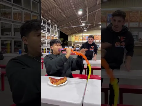 Magician + Food = 😱🍕