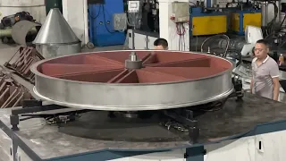 Vibrating screen frame flanging machine