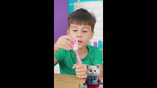 Parents Try Feeding Pets with VIRAL Gadgets! 🍽️😹 TOTAL MESS or Genius?! LIVE Reactions!