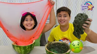 Maria Clara e JP fazem o desafio da Slime na melancia 🍉 Watermelon Slime Challenge