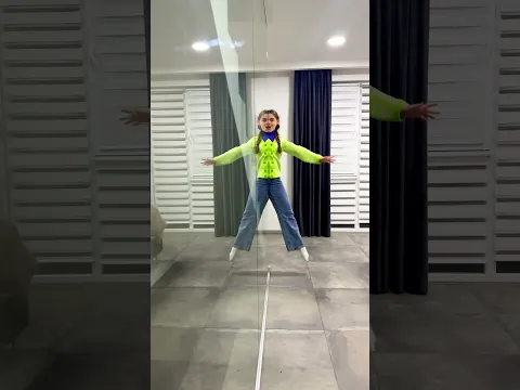 Ea poate zbura🤯😱Can She fly?!#shorts
