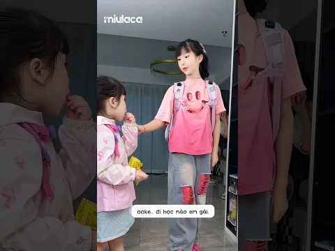 Hai chị em gái làm mẹ bất ngờ trước khi đi học‼️