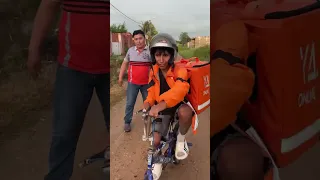 TRABAJANDO COMO DELIBERY  #humor #santacruz #bolivia #funny