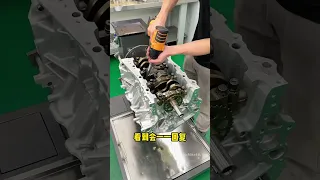 Toyota Highlander 3.5 engine 2GR cylinder head assembly.