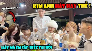 Đi hát cùng bạn bè