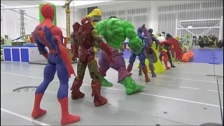 10 Super Heroes Retake the fortress! 10명 슈퍼히어로 요새 탈환!