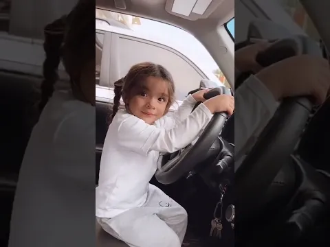 Salomé quiere manejar el auto 🚘 ❤️🥰