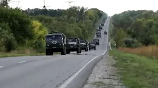Rosja wysyła setki ciężarówek w stronę Ukrainy. Niepokojący film | źródło: Reuters, tvrepublika.pl