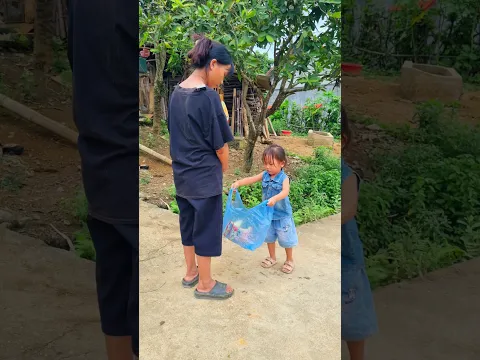Helping a pregnant woman pick up her things. #cutekids #kindness #parentingtips