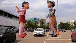 Fantástica historia: La muneca del juego del Calamar apareció en la ciudad