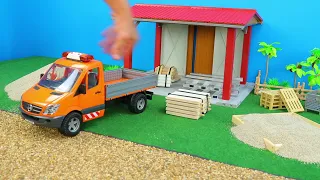 Der Pritschenwagen bringt Holz zur Baustelle – Baumaterial wird geliefert