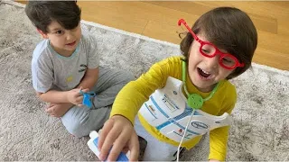 Yusuf düştü kolu acıdı 🤕 Doktor Fatih selim tedavi etti🤩 Ateşini ölçtü, yara bandı taktı😬