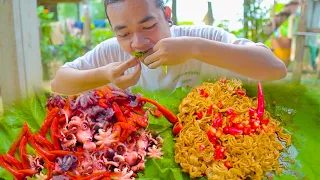 Cooking Squid with hot peppers and spicy noodles #0002