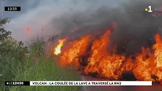 C'est finalement ce vendredi matin que la coulée de lave a commencé à dévorer le bitume de la RN2
