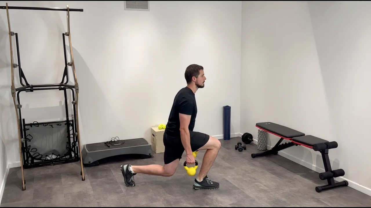 Image Fente sautée avec kettlebell
