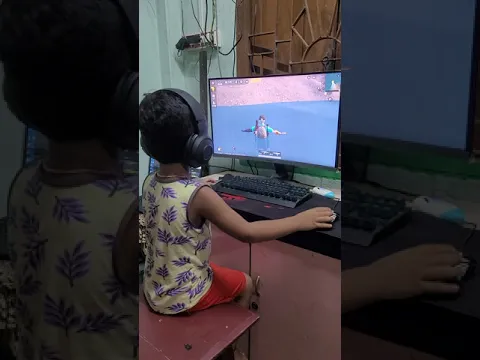 4 years old kid Playing Pubg Mobile