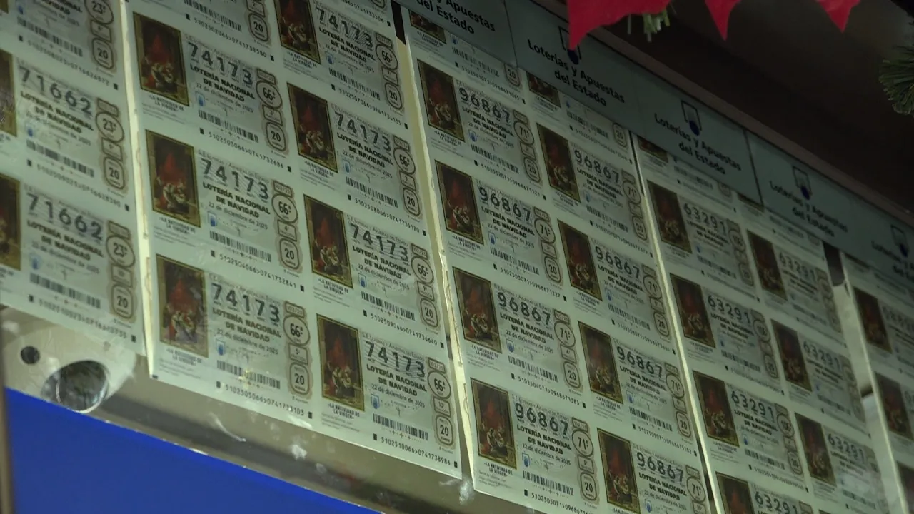 Crònica de gent comprant loteria a última hora