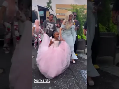 Cardi B and her family arriving at Kulture’s birthday party 🎂 #cardib