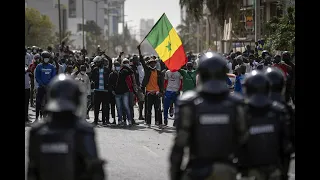 🔴 LIVE SIWEUL | Manif de Yewwi : Chez Ousmane Sonko les forces de l’ordre barre les routes