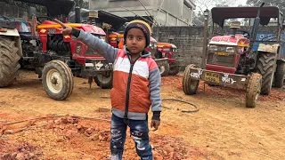 Dekho Kitna tractor hai yahan par