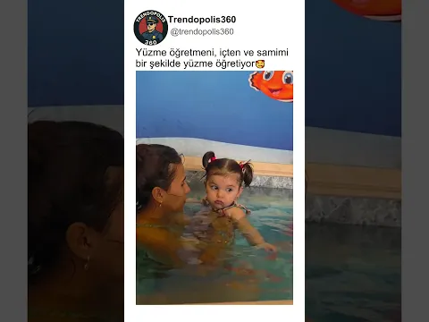 Yüzme Öğretmeni Tatlı Bir Şekilde Yüzme Öğretiyor🥰