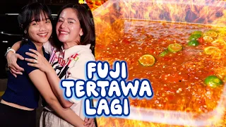 SISI LAIN FUJI, ADIKNYA ALM. VANESSA ANGEL, DOYAN MAKAN PEDAS!!!