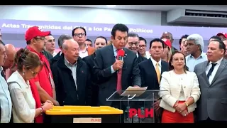 Salvador Nasralla se declara presidente electo al presentar actas en sede del Partido Liberal
