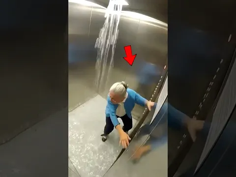 La abuela quedó atrapada en el ascensor, ¡y luego subió el agua 🥲!