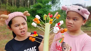 Ăn kẹo dẻo, kẹo 7 màu, xúc xích... vui vẻ 💗 Lộc TiVi