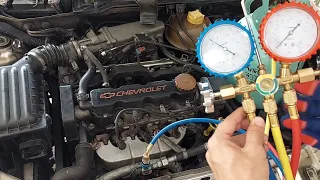 El aire acondicionado de mi carro no enfría, recarga el gas, solución!
