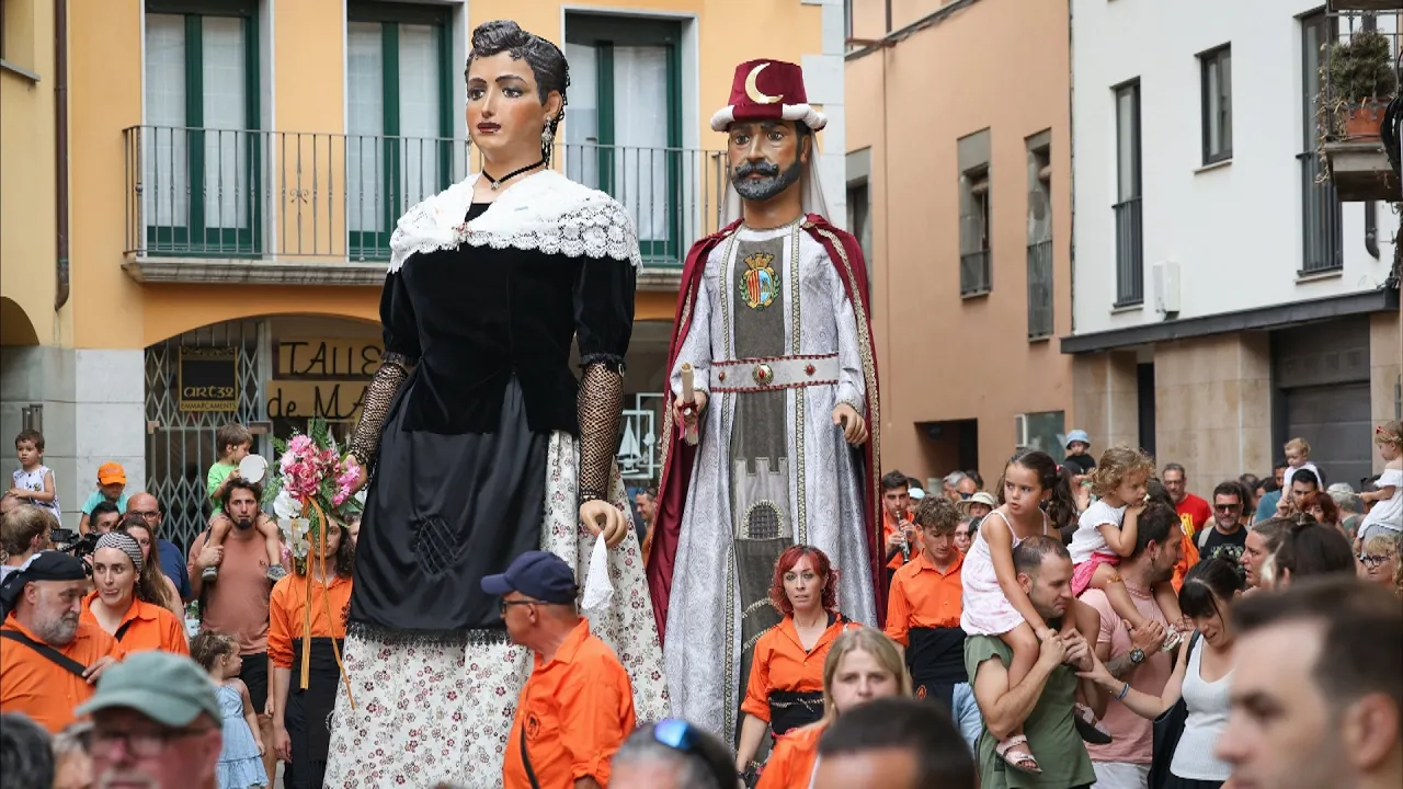 Els gegants de Torelló estrenen vestits per la festa major