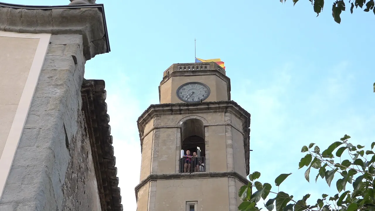 Un centenar de persones participen a la cursa cronometrada al campanar de Sant Boi de Lluçanès