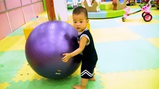 Chủ nhật cả nhà đi chơi công viên - Nhạc thiếu nhi em Sáo chơi cùng quả bóng tròn