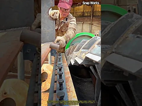 산업용 분쇄기 스크루 날 정밀 조립 공정 #worker #process #machinery #assembly #tools