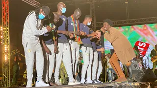 Sargal lions yi avec Wally Seck, les pas de danse de Alioune Cissé et Saliou Ciss en plein….