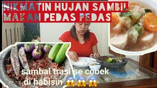 cobain sambel trasi kosek ikan asin home made,pakai lalapan  sampai ngiler hujan2 makan spicy soup