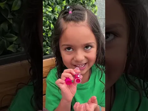QUÉ HAY en el BOLSO de mi HERMANITA LUNA