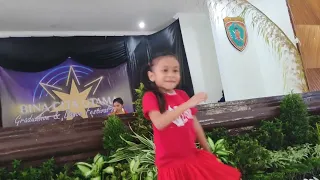 Pertunjukan Shinta Menari Tari Pakarena Acara Dance Festival dan Graduation BCU 2022