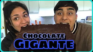 Cocinamos el CHOCOLATE mas grande del MUNDO - Beluu Y Nahuu