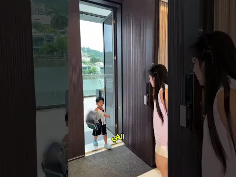 😱 ماذا وضعت الأم في حقيبة طفلها؟!